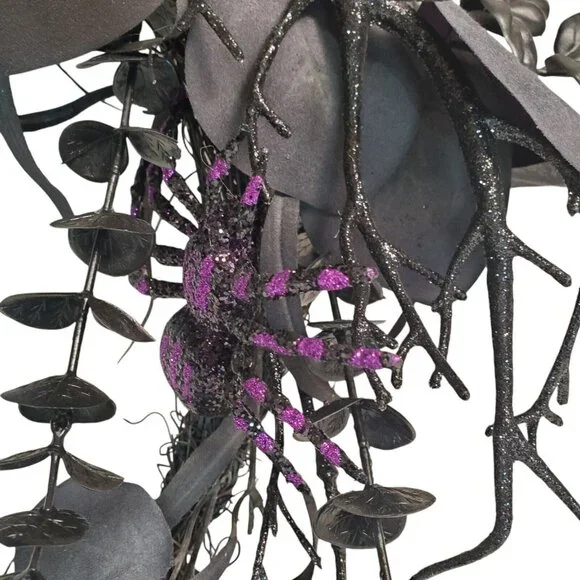 Halloween Wreath Haunted Home Pirate Skeleton Skull Spiders Flowers Black 21" - Picture 4 of 9